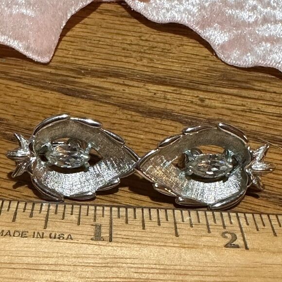 Vintage Signed Sarah Coventry Rhinestone Brushed Silver Tone Clip on Earrings - Picture 7 of 7